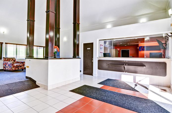 Imagen de los interiores del Motel 6 Pittsburgh Airport. Foto 13