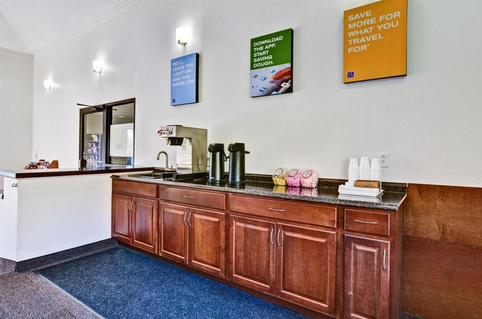 Imagen de los interiores del Motel 6 Pittsburgh Airport. Foto 15