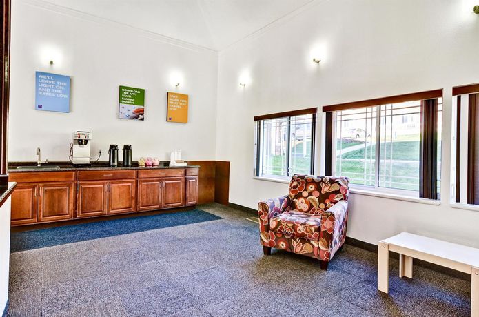 Imagen de los interiores del Motel 6 Pittsburgh Airport. Foto 16