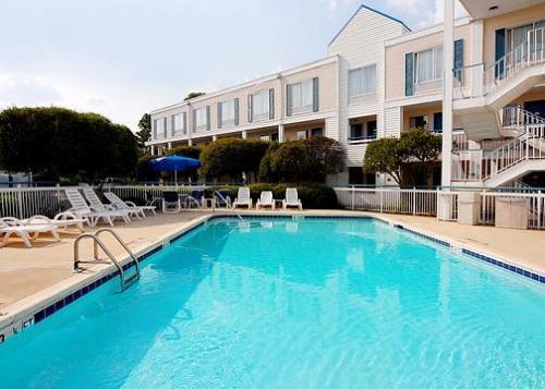 Imagen de la piscina del Motel 6 Raleigh, Nc - North. Foto 5