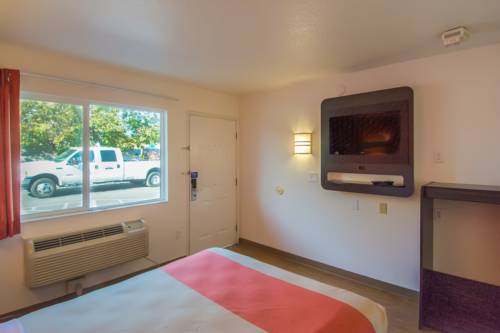 Imagen de la habitación del Motel 6 Red Bluff, Ca. Foto 4