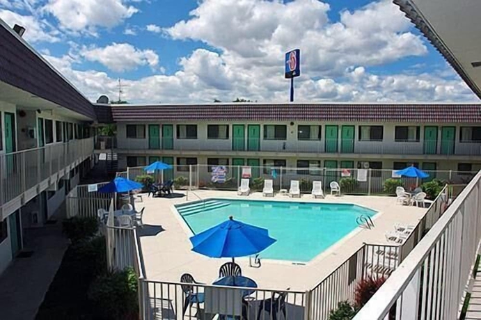 Imagen de la piscina del Motel 6 Reno, Nv - Livestock Events Center. Foto 15
