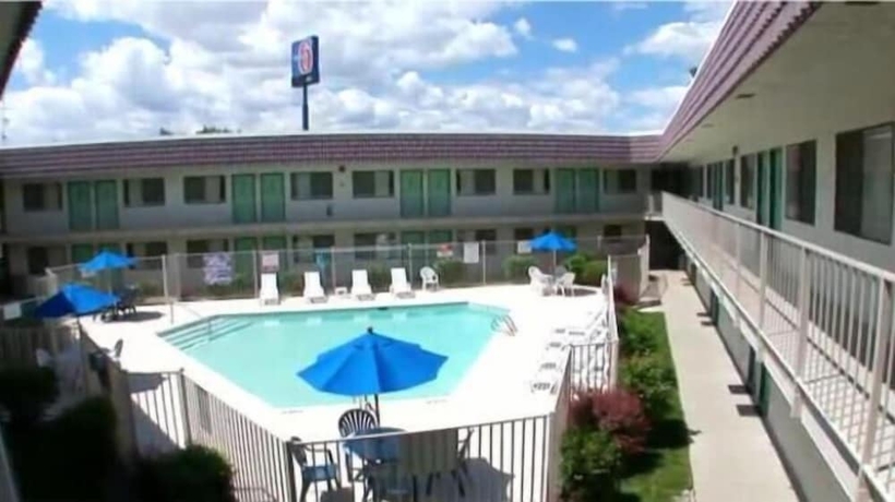 Imagen de la piscina del Motel 6 Reno, Nv - Livestock Events Center. Foto 16