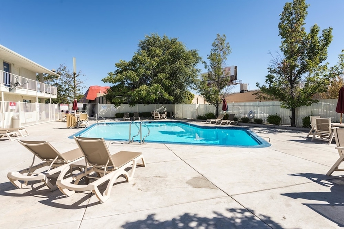 Imagen de la piscina del Motel 6 Reno, Nv - Virginia Plumb. Foto 16