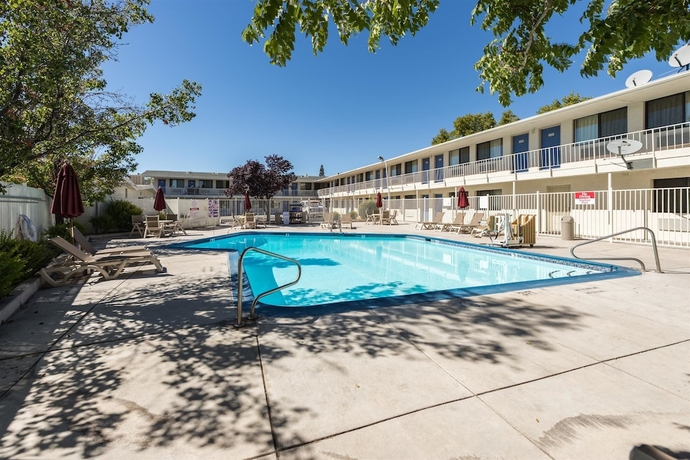 Imagen de la piscina del Motel 6 Reno, Nv - Virginia Plumb. Foto 17