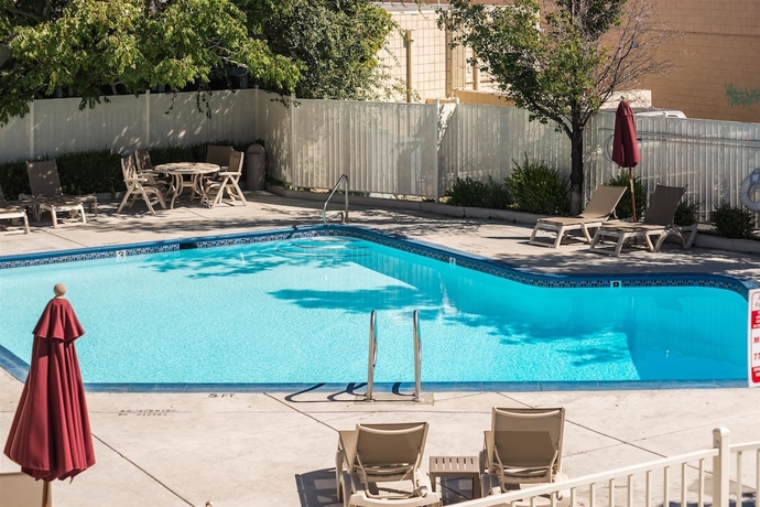 Imagen de la piscina del Motel 6 Reno, Nv - Virginia Plumb. Foto 19