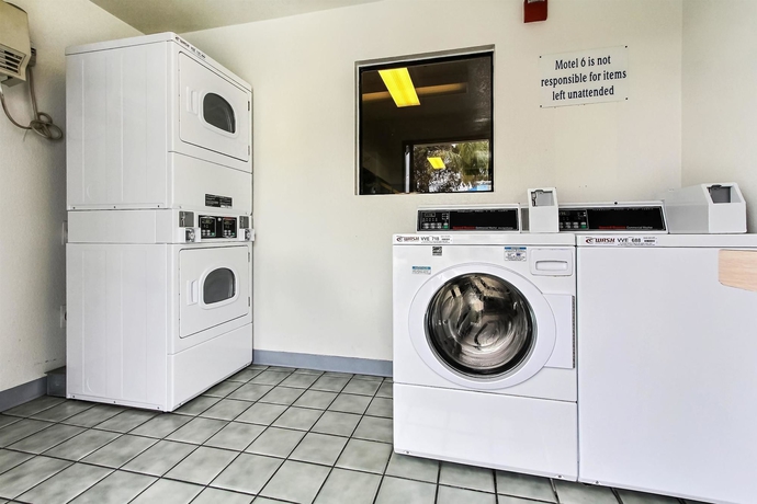 Imagen de los interiores del Motel 6 Salinas, Ca - South - Monterey Area. Foto 9