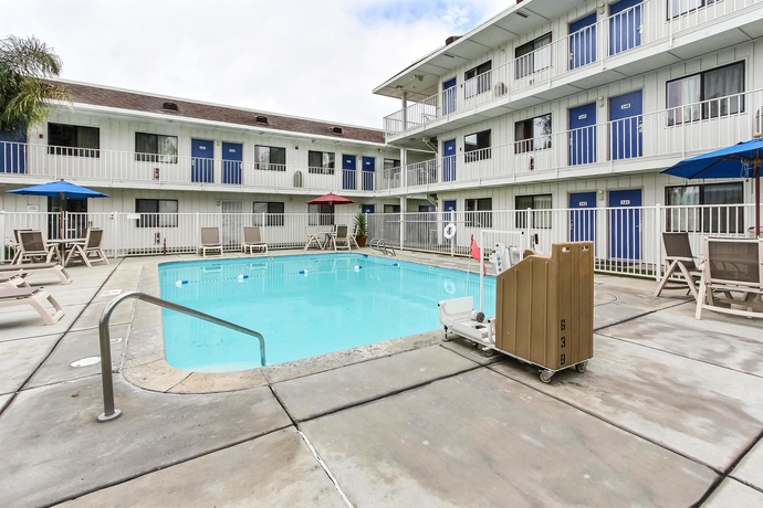 Imagen de la piscina del Motel 6 Salinas, Ca - South - Monterey Area. Foto 13