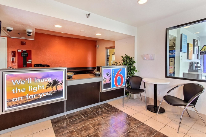 Imagen de los interiores del Motel 6 Salinas, Ca - South - Monterey Area. Foto 11