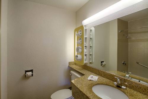 Imagen de la habitación del Motel 6 San Diego Airport - Harbor. Foto 9