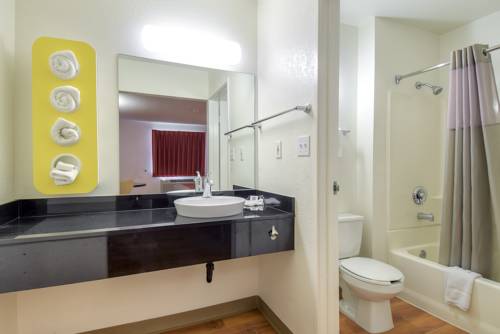 Imagen de la habitación del Motel 6 San Diego, Ca - North. Foto 8