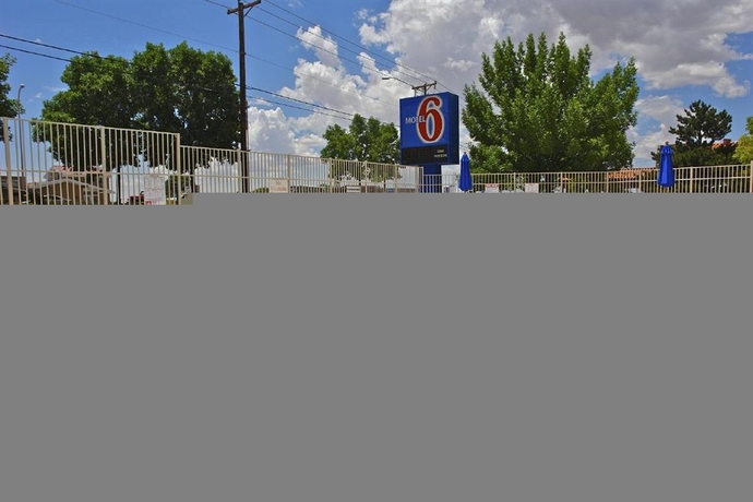 Imagen de la piscina del Motel 6 Santa Fe. Foto 14