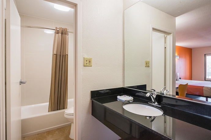 Imagen de la habitación del Motel 6 Savannah, Ga - Midtown. Foto 3