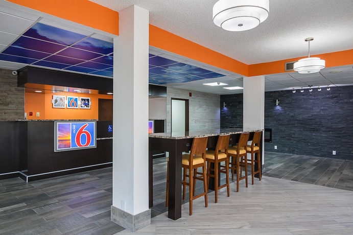 Imagen de los interiores del Motel 6 Savannah, Ga - Midtown. Foto 12