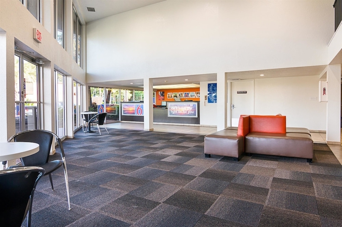 Imagen de los interiores del Motel 6 Tampa, Fl - Fairgrounds. Foto 15