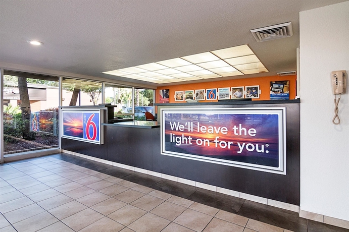 Imagen de los interiores del Motel 6 Tampa, Fl - Fairgrounds. Foto 18