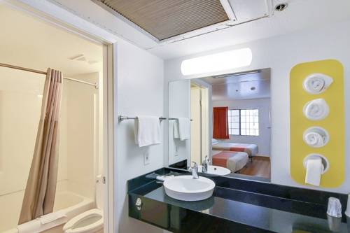 Imagen de la habitación del Motel 6 Thousand Oaks, Ca. Foto 2