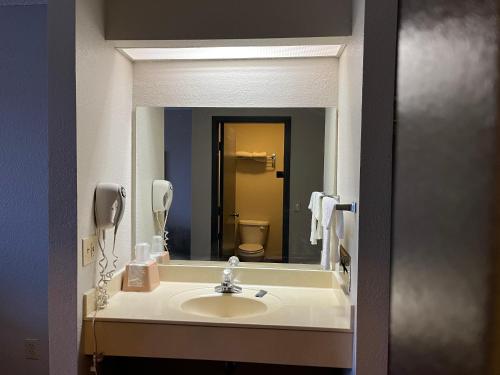 Imagen de la habitación del Motel 6 Tulsa. Foto 14