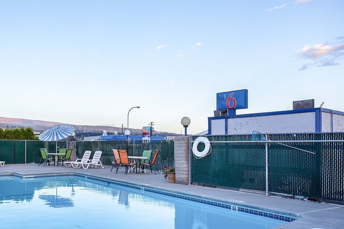 Imagen de la piscina del Motel 6 Wenatchee, Wa. Foto 19