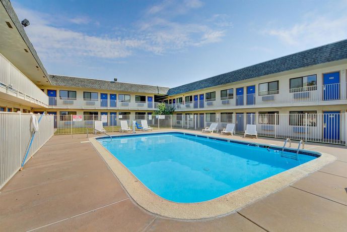 Imagen de la piscina del Motel 6 Wichita, KS, Wichita. Foto 15