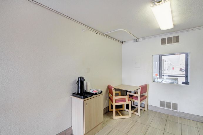 Imagen de la piscina del Motel 6 Wichita, KS, Wichita. Foto 16