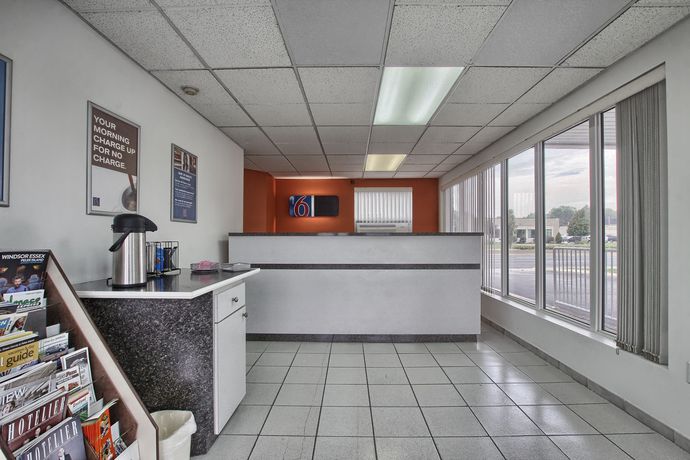 Imagen de los interiores del Motel 6 Windsor, On. Foto 16