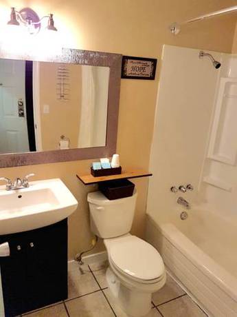 Imagen de la habitación del Motel Above Tide. Foto 16