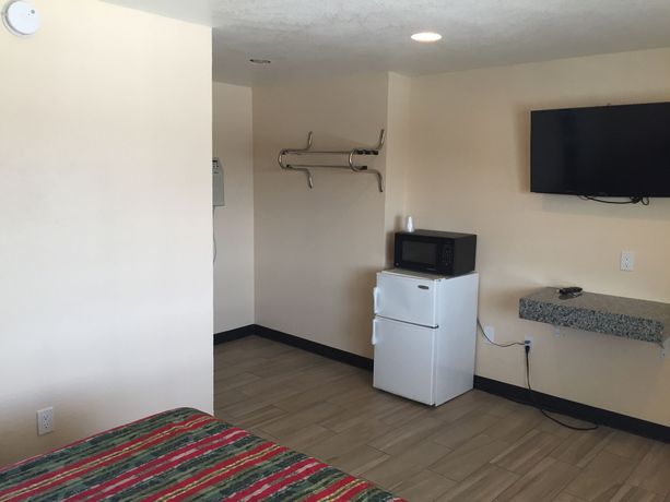 Imagen de los exteriores del Motel Ace Budget. Foto 14