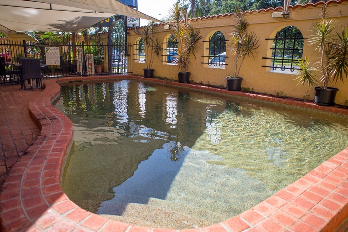 Imagen de la piscina del Motel Adobe. Foto 5