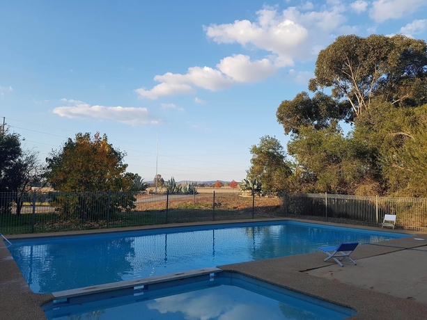 Imagen de la piscina del Motel Allonville. Foto 16