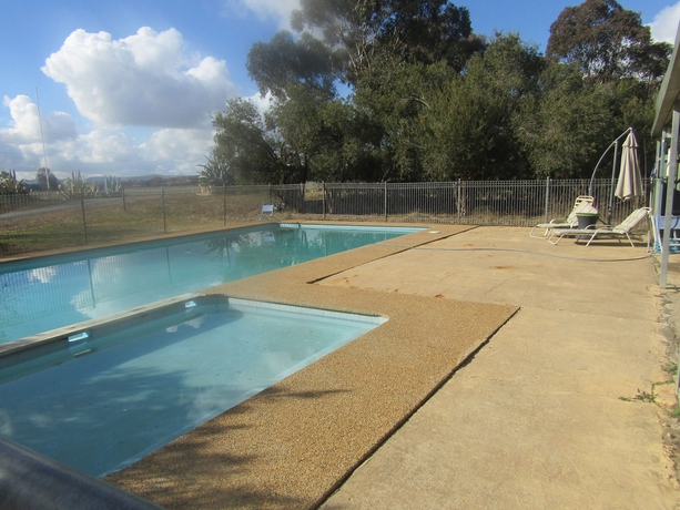 Imagen de la piscina del Motel Allonville. Foto 17