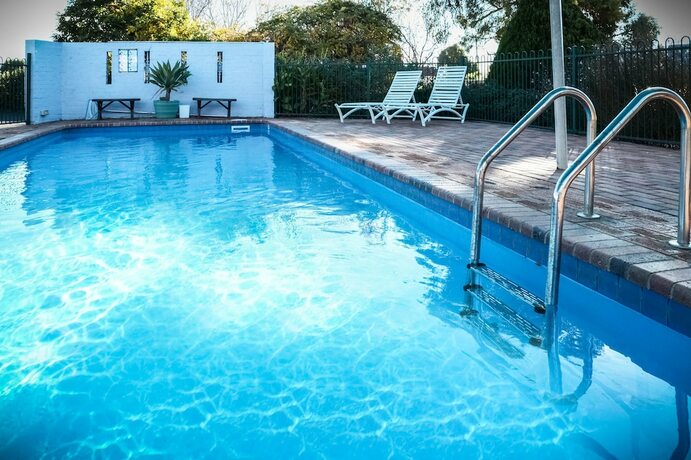 Imagen de la piscina del Motel Almond Inn. Foto 32