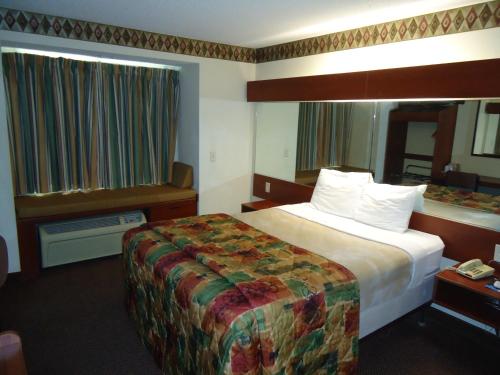 Imagen de la habitación del Motel Americas Best Value Inn & Suites Brunswick. Foto 13