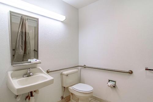Imagen general del Motel Americas Best Value Inn & Suites Brunswick. Foto 6