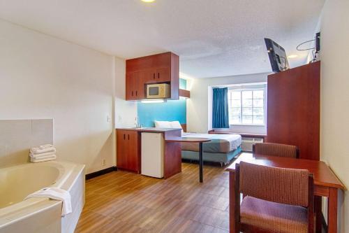 Imagen de la habitación del Motel Americas Best Value Inn & Suites Brunswick. Foto 16