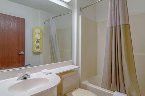 Imagen general del Motel Americas Best Value Inn & Suites Brunswick. Foto 9