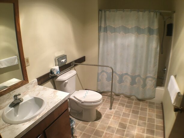 Imagen de la habitación del Motel Anchor Lodge, Fort Bragg. Foto 12