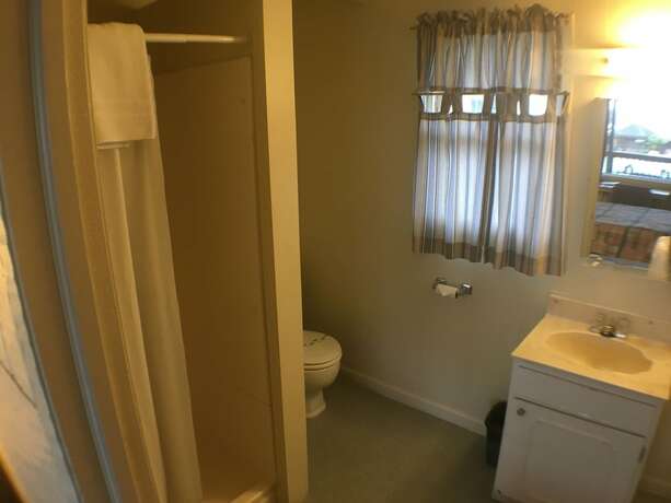 Imagen de la habitación del Motel Anchor Lodge, Fort Bragg. Foto 15