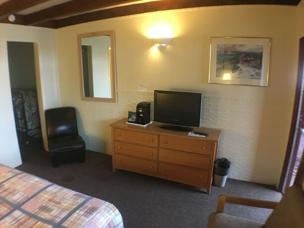 Imagen de la habitación del Motel Anchor Lodge, Fort Bragg. Foto 21