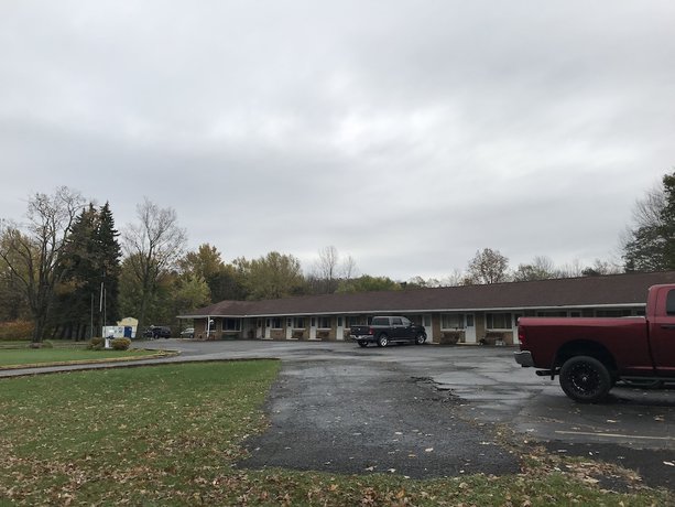 Imagen de los exteriores del Motel Angola. Foto 12