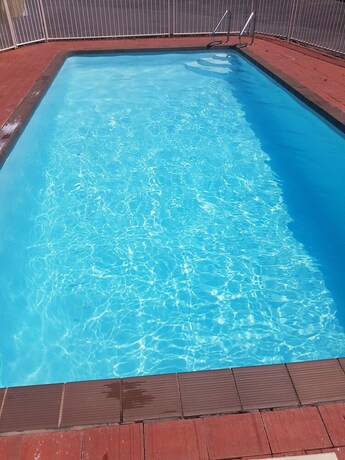 Imagen de la piscina del Motel Ararat Colonial Lodge. Foto 32