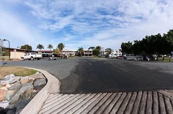 Imagen de los exteriores del Motel Bay Executive. Foto 11