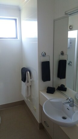 Imagen de la habitación del Motel Bay Palm. Foto 17