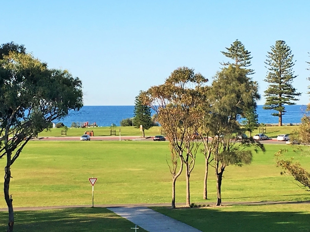 Imagen de los exteriores del Motel Beach Park, Wollongong. Foto 17