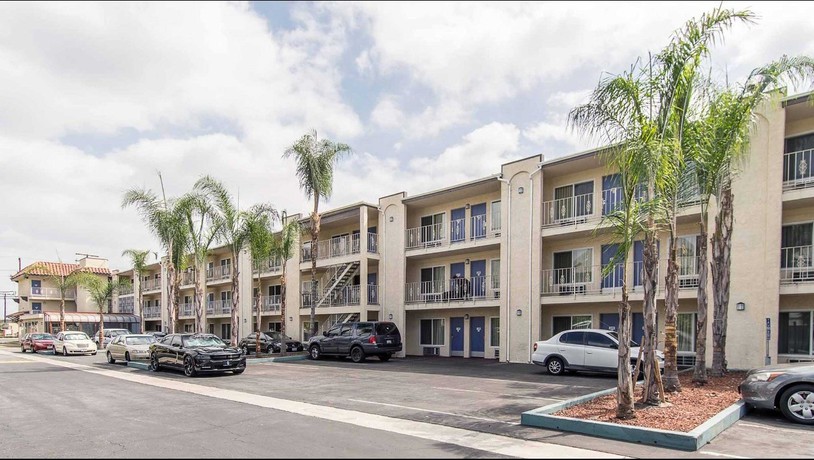 Imagen de los exteriores del Motel Beachside Inn, Anaheim. Foto 4