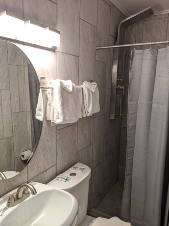 Imagen de la habitación del Motel Belle-aire. Foto 7