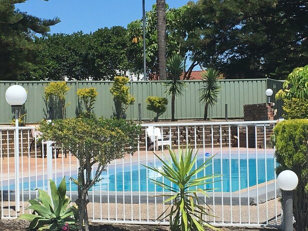 Imagen de la piscina del Motel Belmont Palms. Foto 35