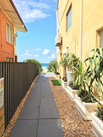 Imagen de los exteriores del Motel Bilinga Beach. Foto 6