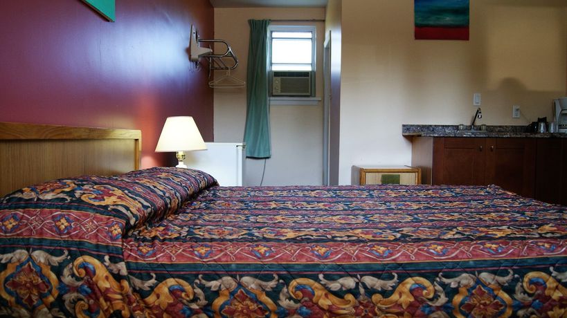 Imagen de los exteriores del Motel Blue Jay. Foto 14