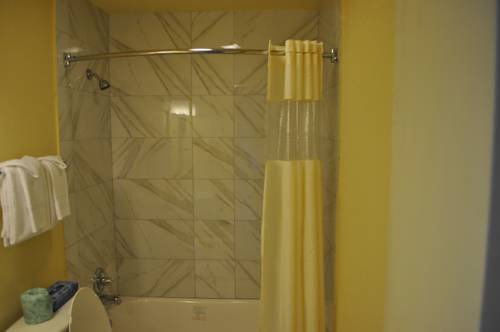 Imagen de la habitación del Motel Blue Marlin Inn and Suites. Foto 11